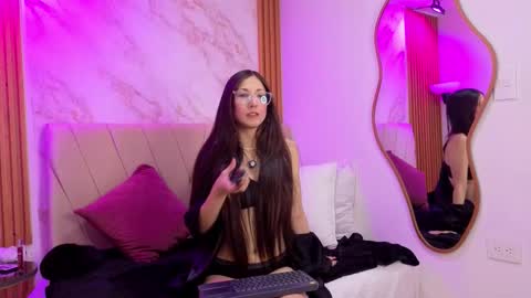 vane_coral online show from February 9, 11:14 am