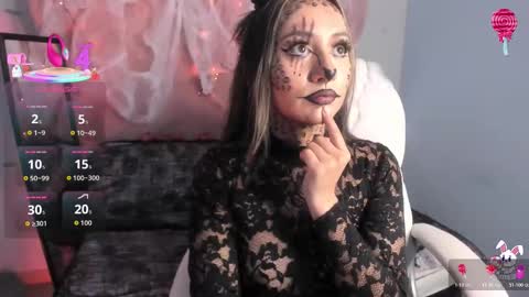 vanelope_evans_ online show from October 31, 12:49 pm