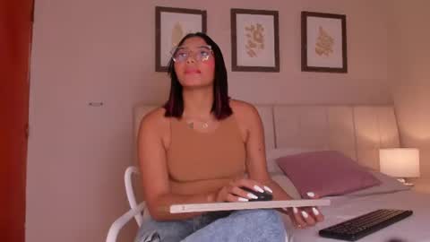 vanessa__cb online show from July 16, 7:06 pm