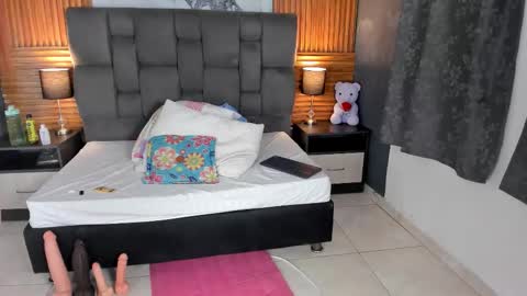 Vanessa Hard online show from March 6, 3:05 am