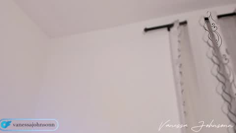 Snapshot of vanessajohnsonn chatting on January 27, 12:54 am vanessajohnsonn online show from January 27, 12:54 am