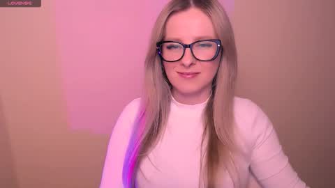 Mia online show from March 13, 7:06 pm