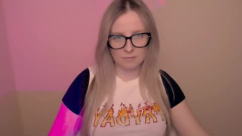 Mia online show from April 2, 4:47 pm