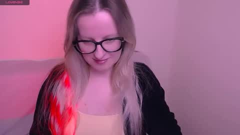 Mia online show from November 11, 8:16 am