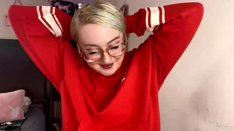 vanillapuddingpie online show from September 9, 4:51 pm