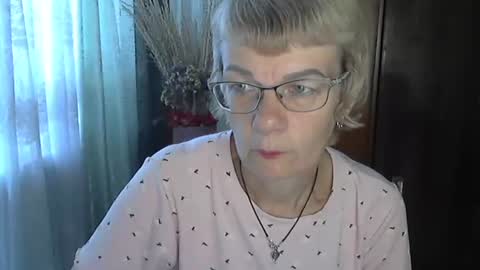 Vanillaxcreamy online show from October 9, 10:32 am