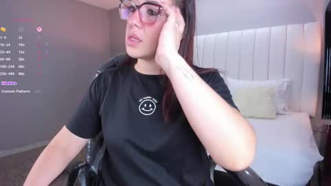 Snapshot of vanitysex chatting on October 16, 11:54 am Karine online show from October 16, 11:54 am