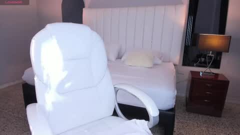 Snapshot of vanitysex chatting on October 2, 12:59 pm Karine online show from October 2, 12:59 pm