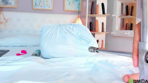 vannia smith  online show from January 15, 1:09 pm