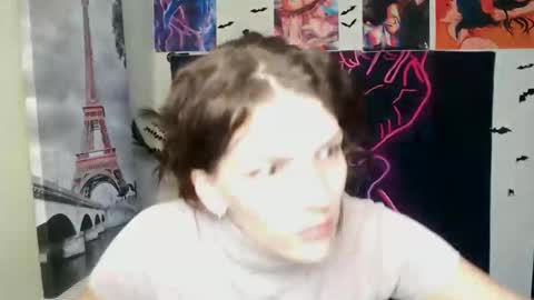 Snapshot of vanrey_ chatting on October 7, 6:31 am Vanessa online show from October 7, 6:31 am