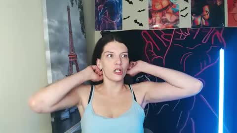 Snapshot of vanrey_ chatting on October 22, 7:33 am Vanessa online show from October 22, 7:33 am