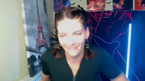 Snapshot of vanrey_ chatting on October 18, 5:50 pm Vanessa online show from October 18, 5:50 pm
