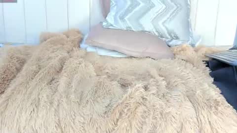 vansso love online show from November 19, 4:06 pm