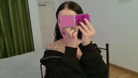 vaolietkat online show from November 18, 7:55 am