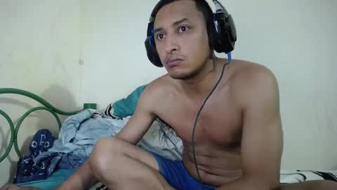 Snapshot of varmico chatting on February 10, 12:52 am Harold online show from February 10, 12:52 am