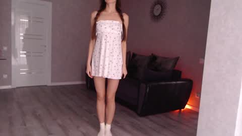 Varonica Caprii Online this week  Monday Tuesday Thursday Friday online show from December 22, 12:16 pm