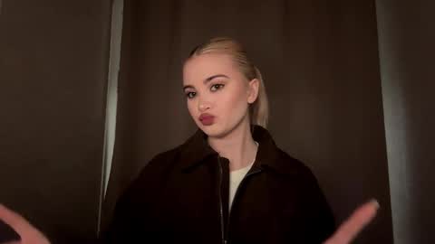 Monika online show from December 17, 1:07 pm