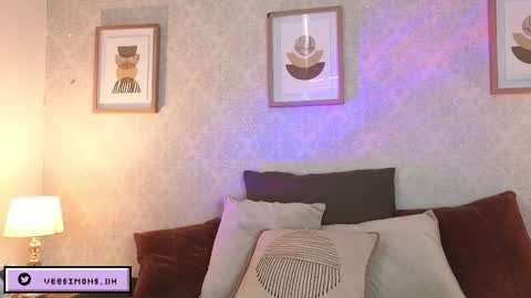 Vee Simons online show from December 22, 6:03 pm