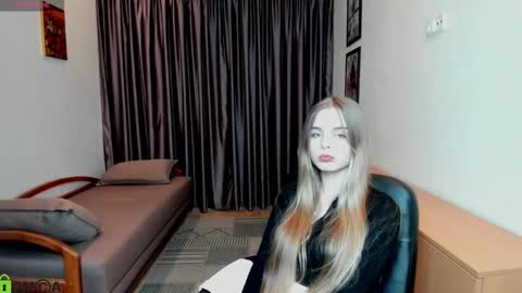 velora_vyxen online show from October 7, 12:23 pm