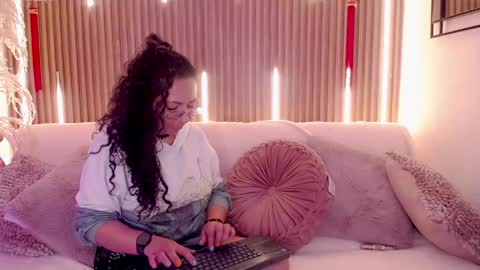Emma Curly online show from May 8, 1:17 pm
