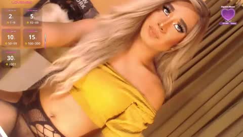 Snapshot of velvet_fux chatting on September 26, 2:19 am Richy will make you fall in love online show from September 26, 2:19 am