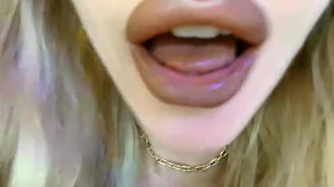 Uma online show from May 13, 8:29 pm