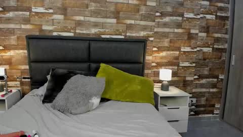 velvet_moon___ online show from March 4, 4:48 pm