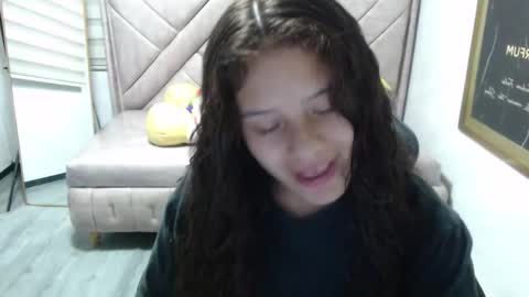 velvet_moon_v online show from December 15, 1:29 pm