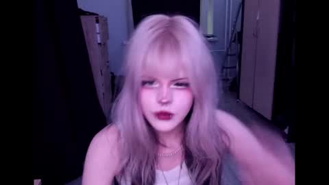 Alice online show from April 15, 7:58 pm