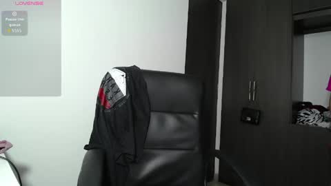 Venelope 3 online show from April 11, 3:22 am