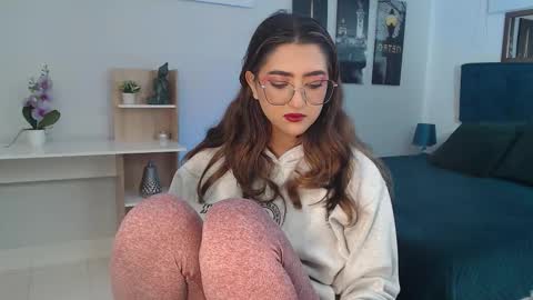 Snapshot of venus_steffen chatting on October 29, 1:13 pm Mia online show from October 29, 1:13 pm