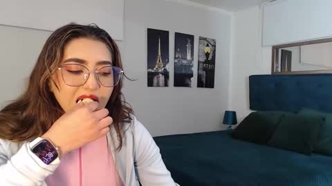 Snapshot of venus_steffen chatting on October 27, 12:38 pm Mia online show from October 27, 12:38 pm