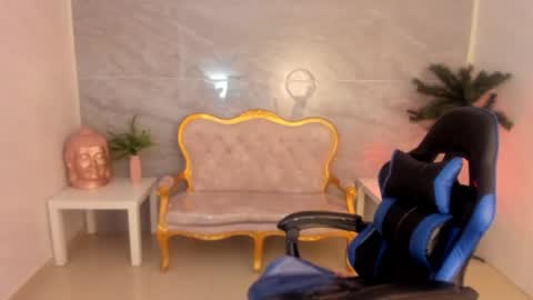 venuss online show from October 21, 2:10 pm