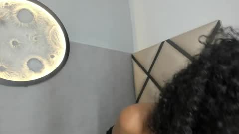 venuss_03 online show from May 5, 3:35 am