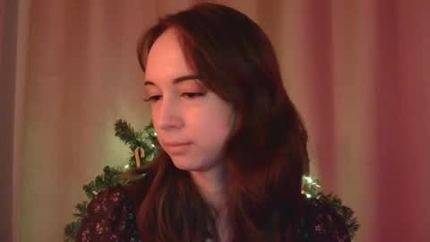 Una online show from December 17, 12:45 pm