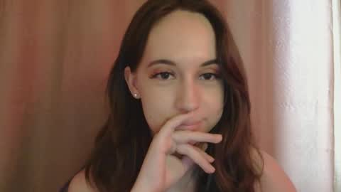 Una online show from February 22, 12:30 pm