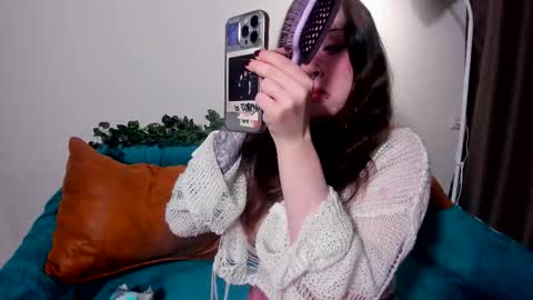 Snapshot of vergill_hella chatting on October 18, 5:44 am Sonya online show from October 18, 5:44 am