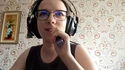 versieskains online show from August 6, 8:12 am