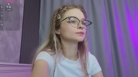 Snapshot of vialeta_baby chatting on September 23, 12:37 am Vi online show from September 23, 12:37 am