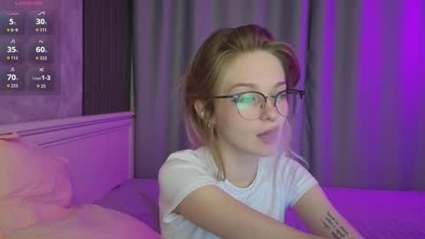 Snapshot of vialeta_baby chatting on October 4, 11:24 pm Vi online show from October 4, 11:24 pm