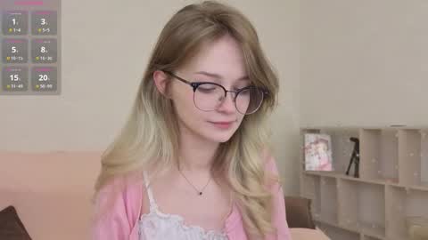 Snapshot of vialeta_baby chatting on October 13, 10:45 pm Vi online show from October 13, 10:45 pm
