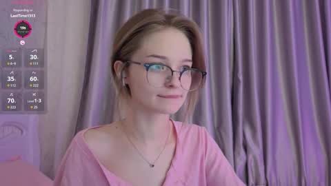 Snapshot of vialeta_baby chatting on October 16, 12:32 am Vi online show from October 16, 12:32 am