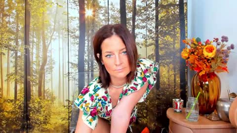 ViciousQueenu can call me Laura online show from March 24, 6:08 am