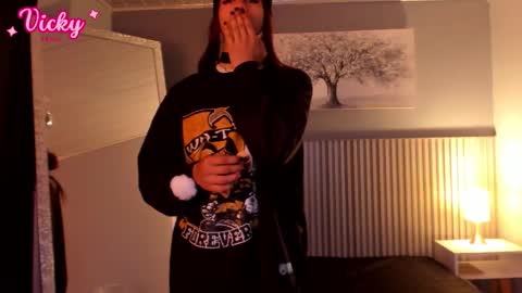  Vicky  online show from February 9, 1:48 pm