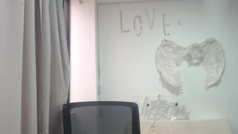 Hi guys   Im victoria  Be the one who can control me in PVT online show from September 18, 7:40 pm