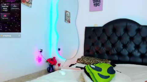 Victoria  independent model online show from January 15, 5:00 pm