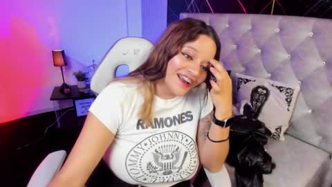 victoria_floyd1 online show from March 9, 10:25 pm