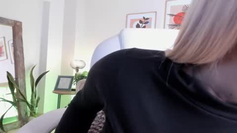 victoria_giraldo online show from December 18, 8:20 am