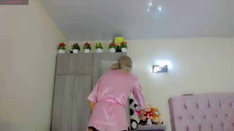 Snapshot of victoria_kastelo chatting on December 12, 7:26 pm Victoria online show from December 12, 7:26 pm