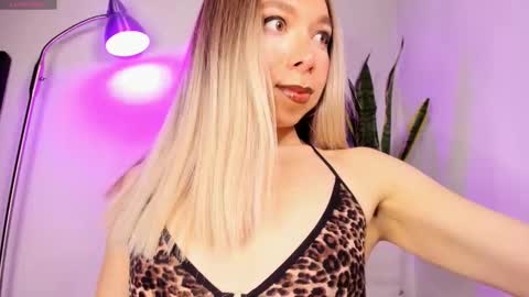 D A N I online show from October 23, 11:27 pm